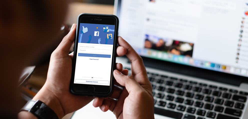 facebook sur un smartphone