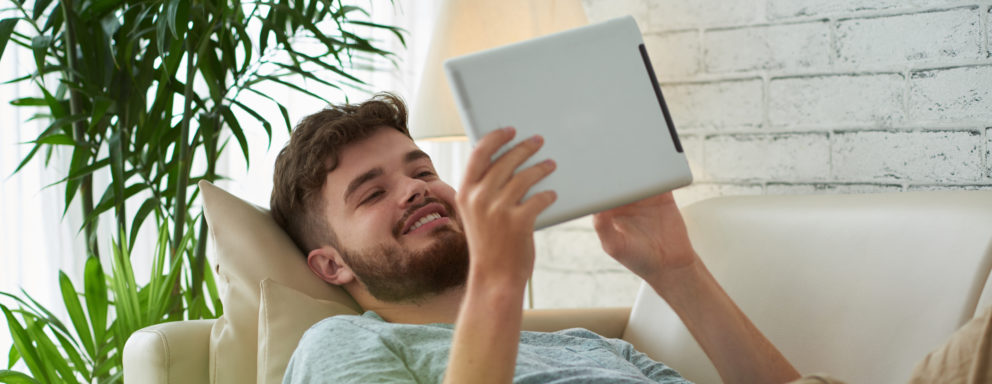 Los libros entran en la pantalla de un libro electrónico